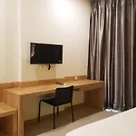 Oyo 90015 Platinum Guest House