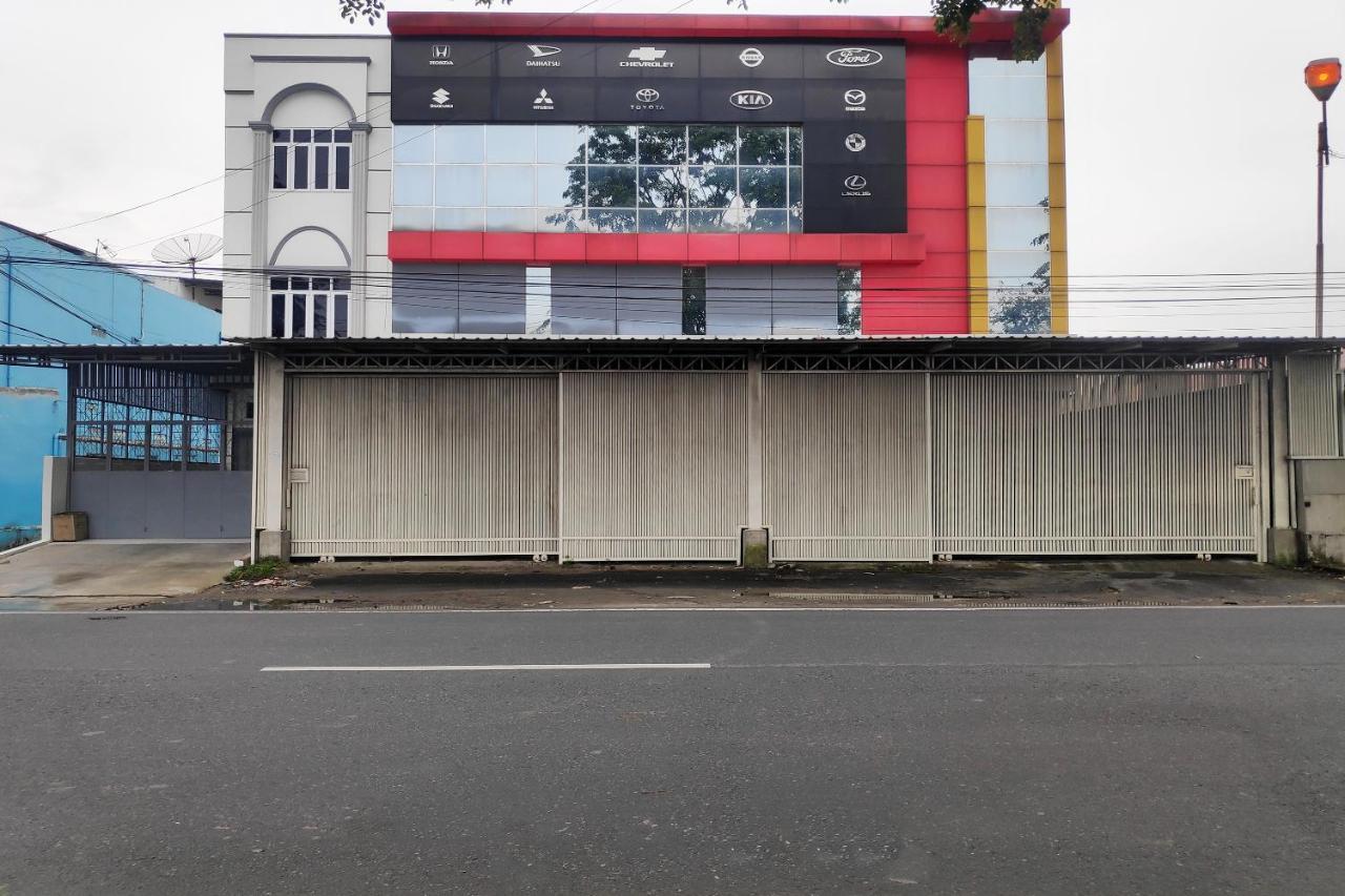 Oyo 90015 Platinum Hotel