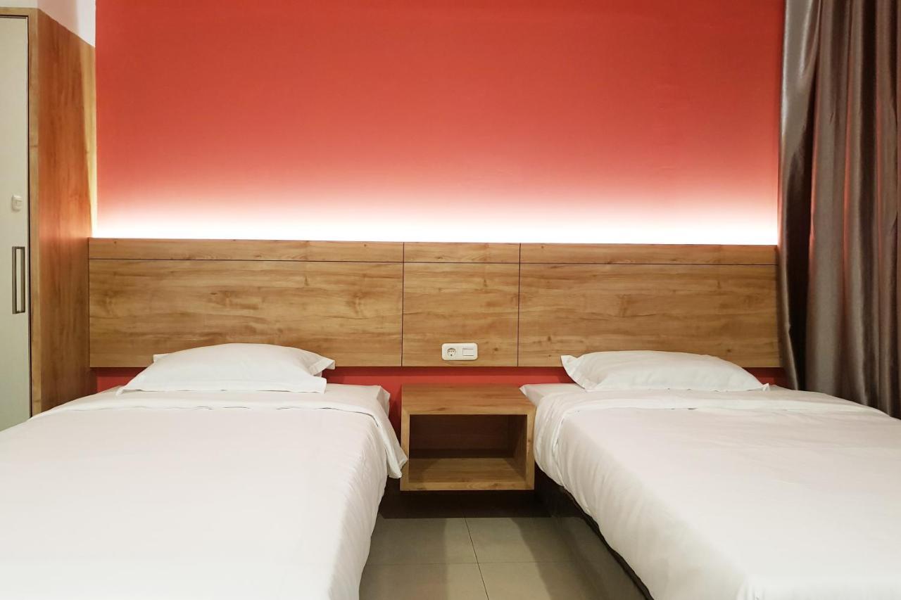 Oyo 90015 Platinum Hotel Medan